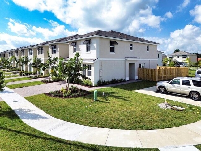 Building Photo - 196 NE 13th Ave