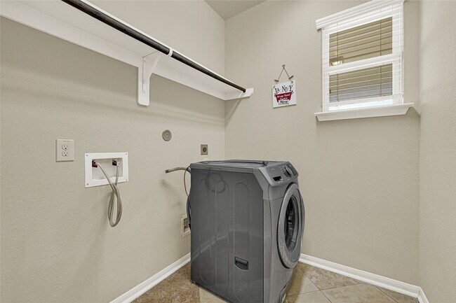 Building Photo - 3914 Prine Ln