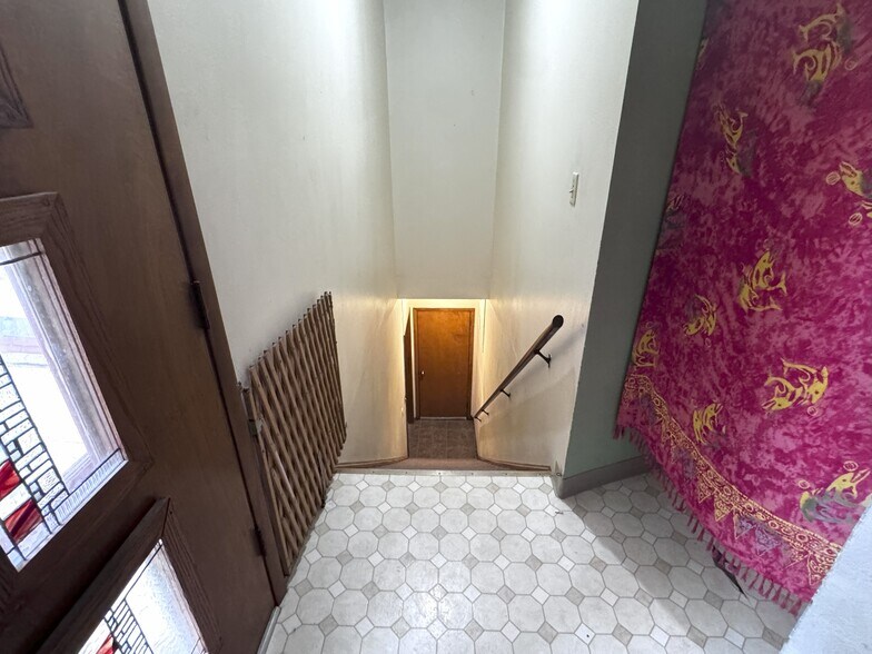 Building Photo - 3168 Dubuque St NE