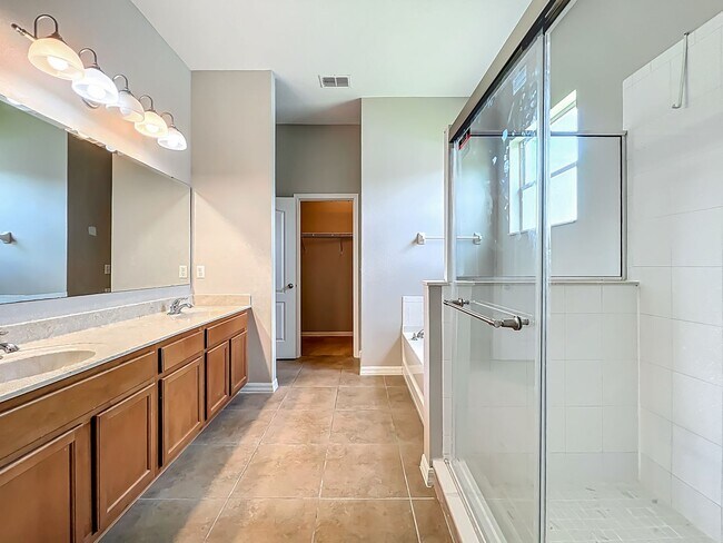Building Photo - Clermont Pool Home