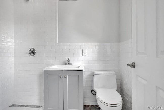 Building Photo - 115 Long Beach Rd