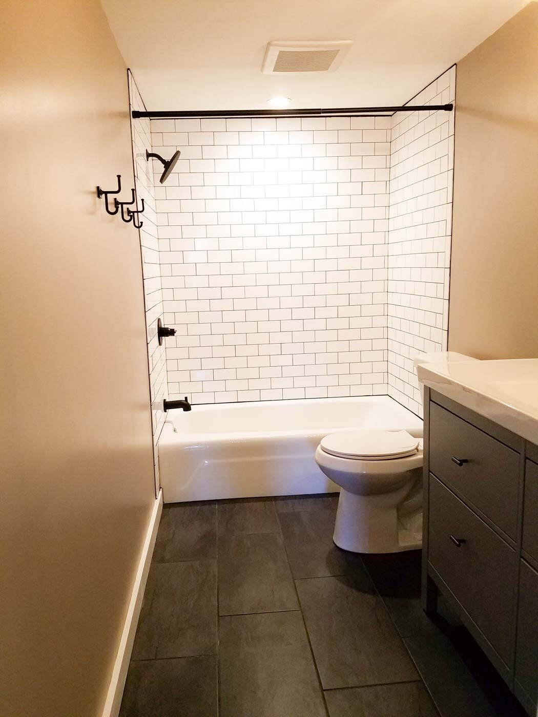 Building Photo - 1008 Manor Ln