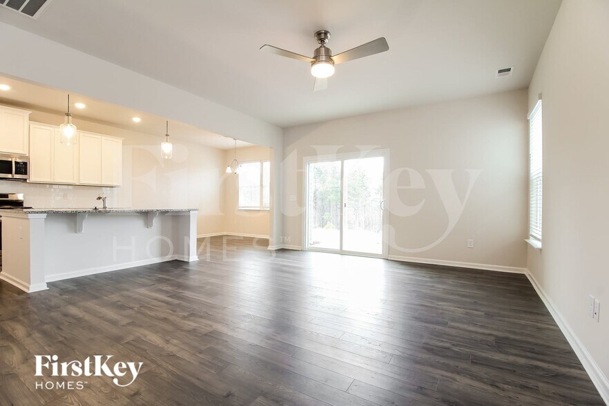 Building Photo - 702 Ridgemoor Trl
