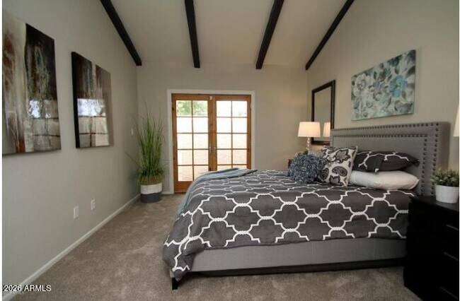 Building Photo - 2 E Loma Ln