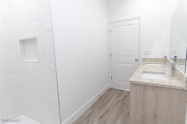 Building Photo - 3015 S Balsam Cir