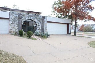 Building Photo - 2 Bedroom, 2.5 Bath, Water Included in Rent!