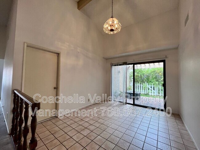 Building Photo - 40120 Sagewood Dr