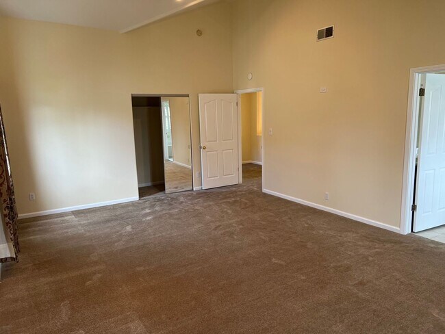 Building Photo - CAMPBELL - Executive 5 bedroom home in a desirable neighborhood
