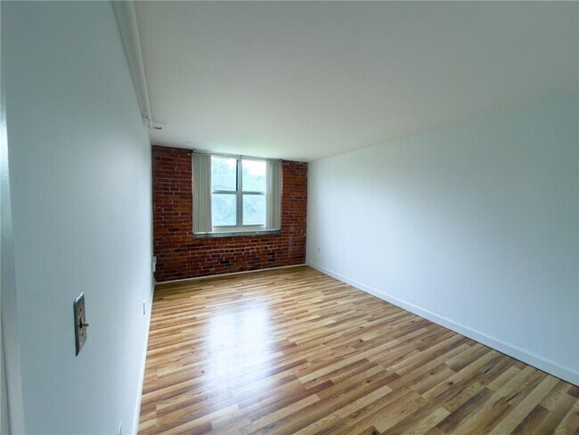 Building Photo - 494 Woonasquatucket Ave
