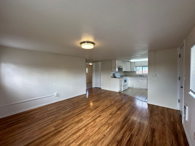 Building Photo - 809 Willard. New pictures coming soon!!