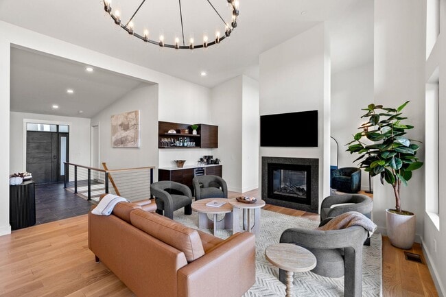 Building Photo - 162 Pond Rd