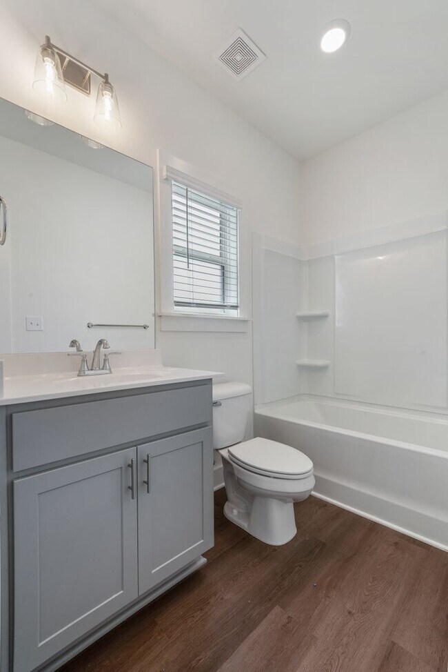 Building Photo - Spacious 3 Bedroom Home with Fenced Backyard