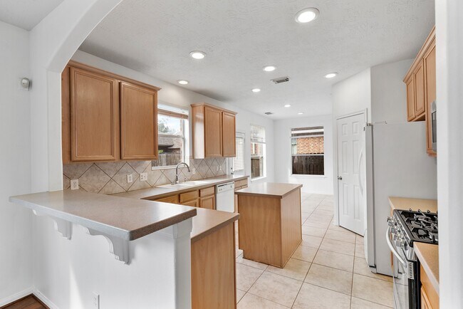 Building Photo - 22012 Royal Timbers Dr