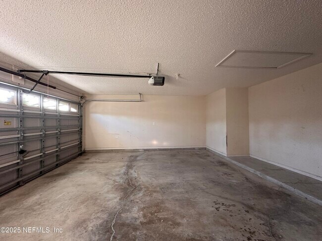 Building Photo - 3860 Hideaway Lane