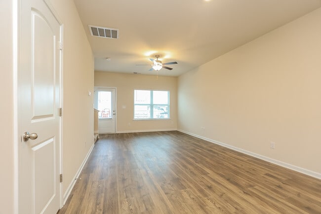 Building Photo - 2 Bedroom in La Vergne!