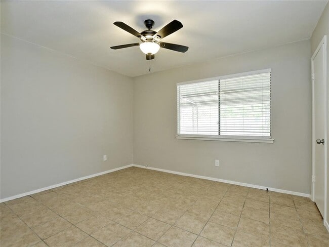 Building Photo - 5255 Meadow Creek Dr