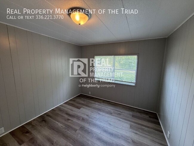 Building Photo - 102 Horseshoe Bend
