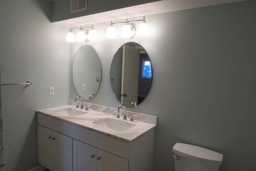 Building Photo - 114 Pinewood Dr