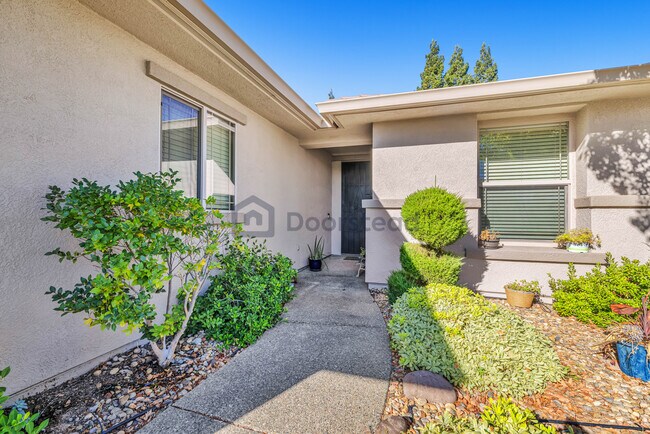 Building Photo - 400 Plover Ct