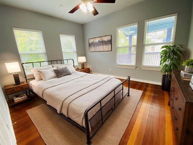 Building Photo - 35TH ST 404 A