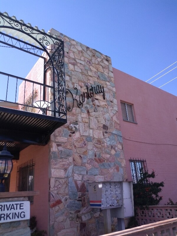 Building Photo - 1031 N Holly Ave