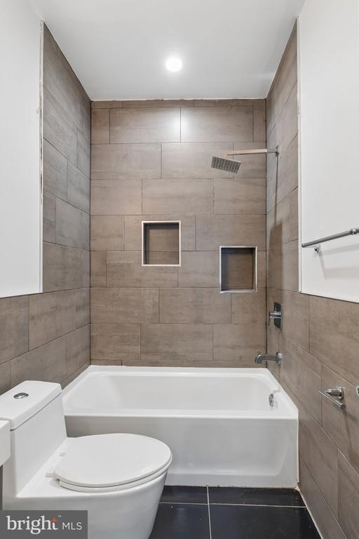 Building Photo - 2028 E Fletcher St