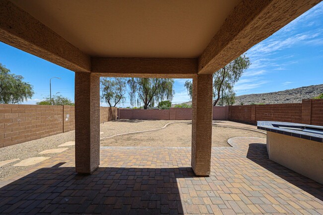 Building Photo - Welcome to this spacious 4 bedroom, 2.5 ba...