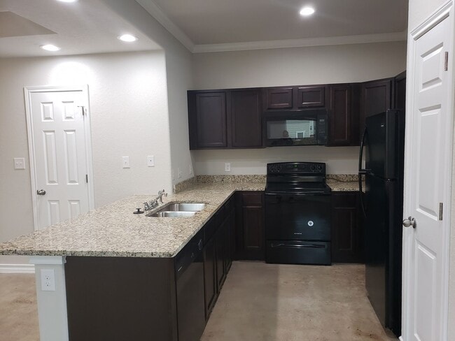 Building Photo - Town home for rent