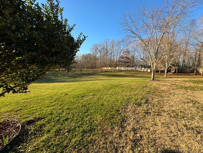 Building Photo - ~~ Home with 2 acres located in Mebane ~~
