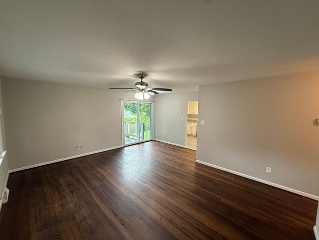 Building Photo - 3 bedroom 1.5 bath rancher