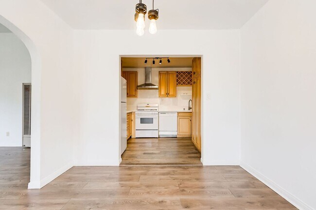 Building Photo - 288 S Coronado St