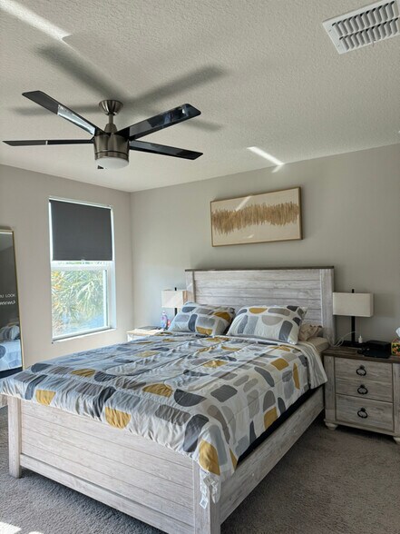 Building Photo - 5649 Mentmore Dr