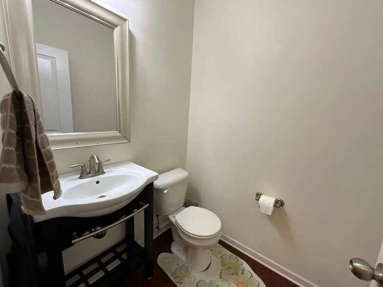 Building Photo - 747 Silver Stream Ln