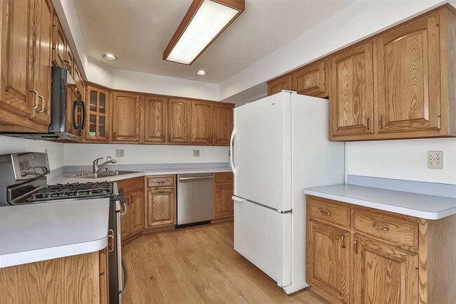 Building Photo - 476 Compton Rd