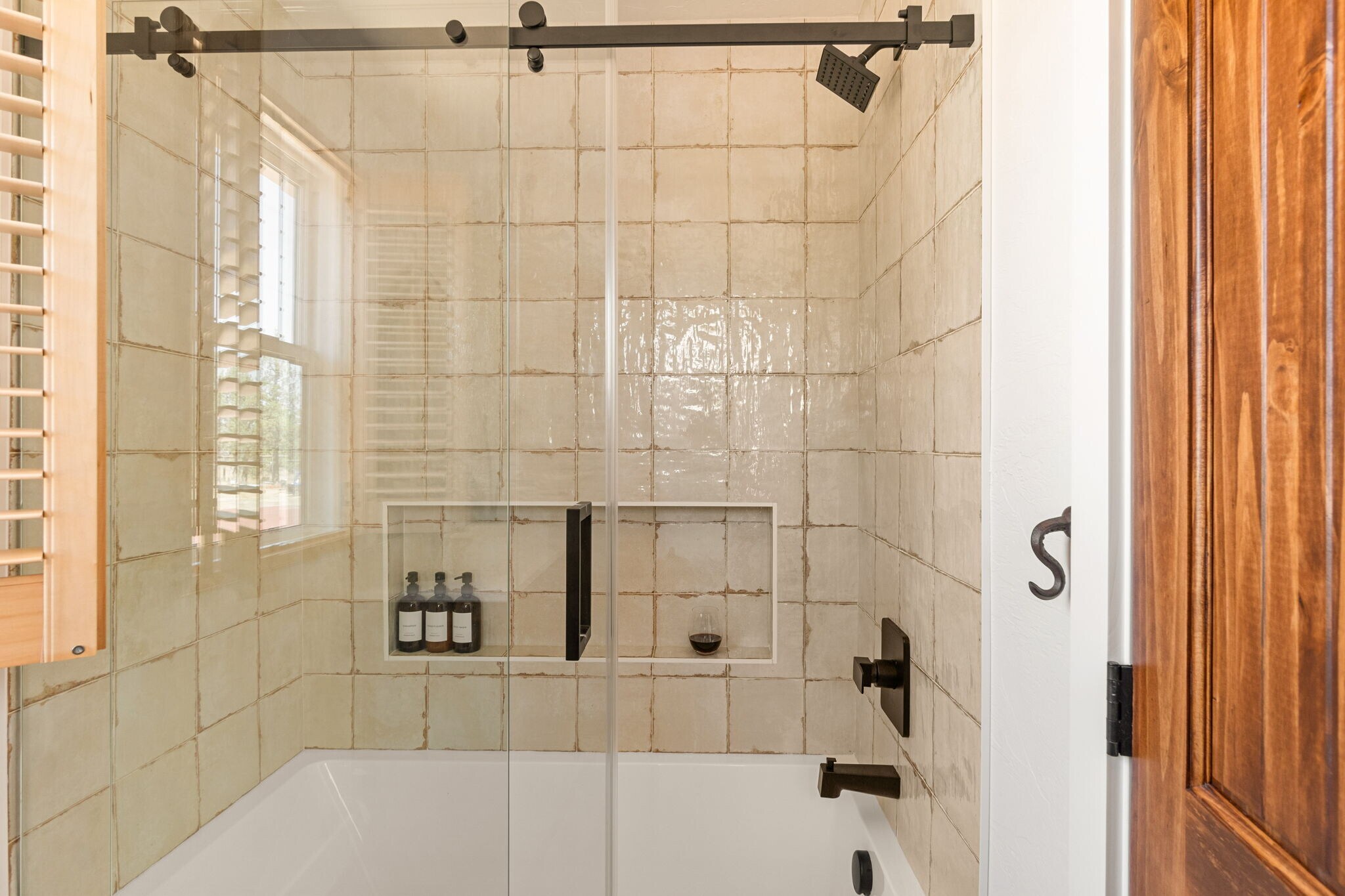Casita Shower/Tub - 4455 NE Vaughn Ave