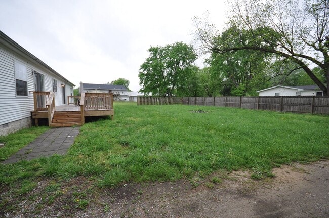 Building Photo - 3 Bedroom 2 bath in West Paducah