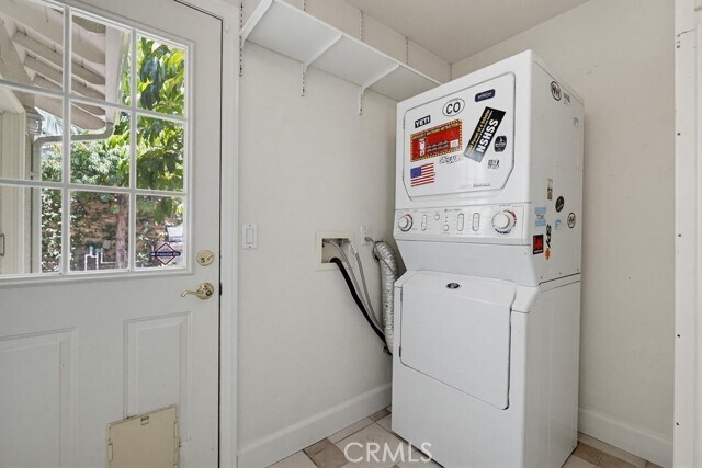 Building Photo - 2705 E Jacaranda Ave
