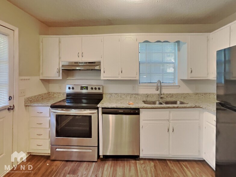 Building Photo - 5845 Cheryl Dr