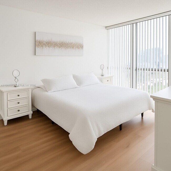 Building Photo - 17021 N Bay Rd