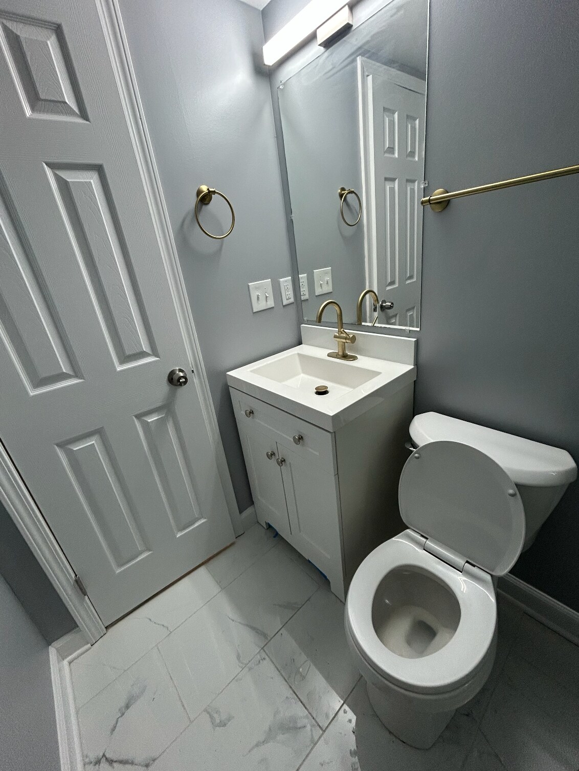 Bathroom toilet - 510 Carousel Ct