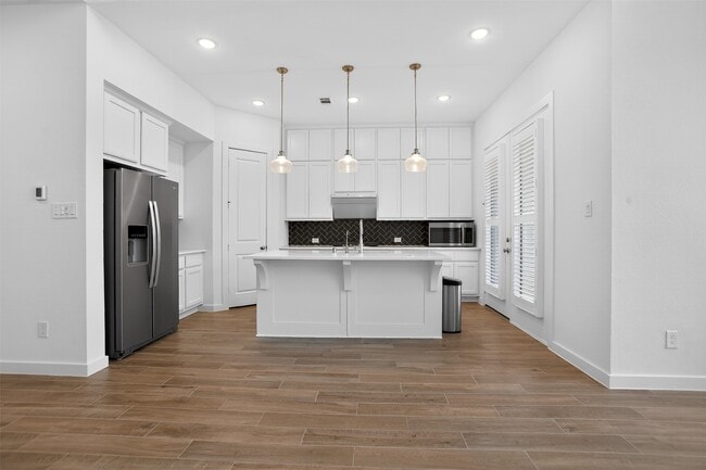 Building Photo - 16607 Lake Austin St