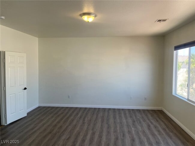 Building Photo - 302 Waterton Lakes Ave