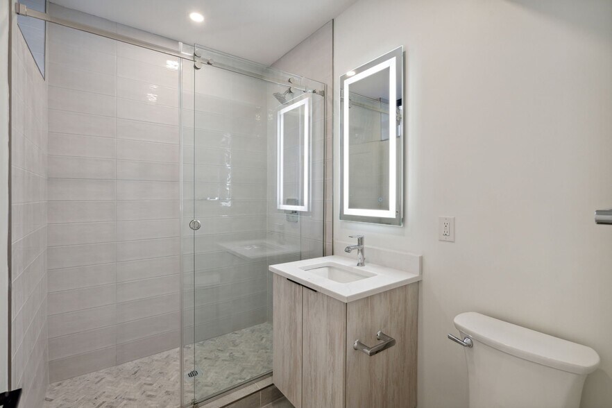 Building Photo - 3439 Lancaster Ave