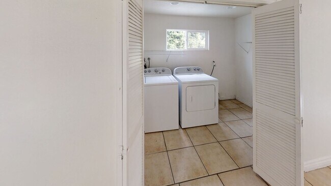 Building Photo - 5775 Baja Dr