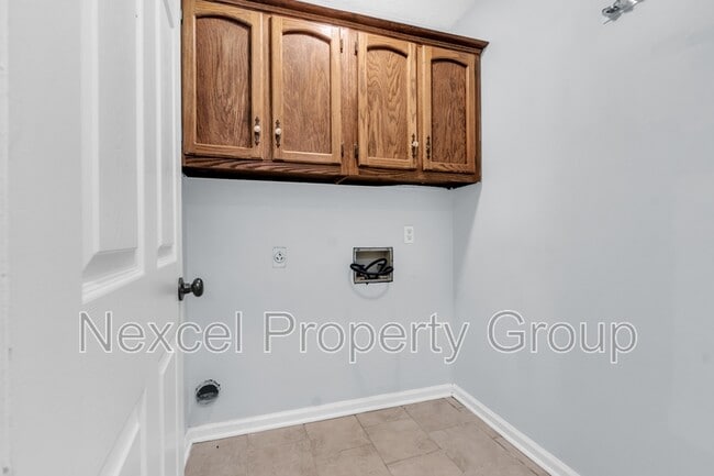 Building Photo - 5809 Lee's Crossing St