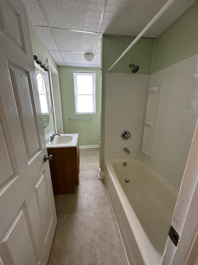 Building Photo - 906 Gompers Ave