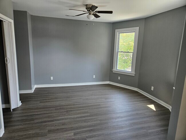 Building Photo - 1302 W 116th St