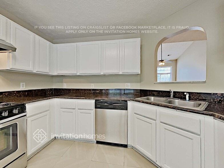 Building Photo - 207 Weatherstone Crossing