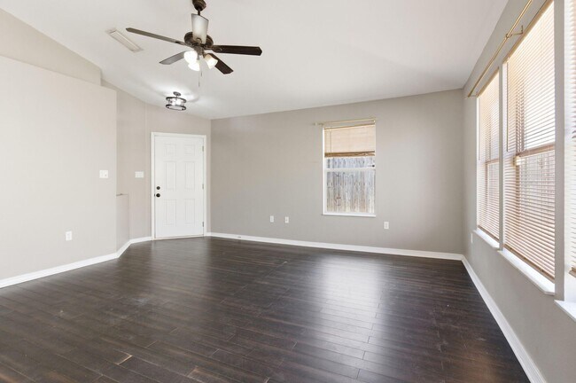 Building Photo - 122 Nivana Dr