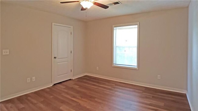 Building Photo - 2885 Center St